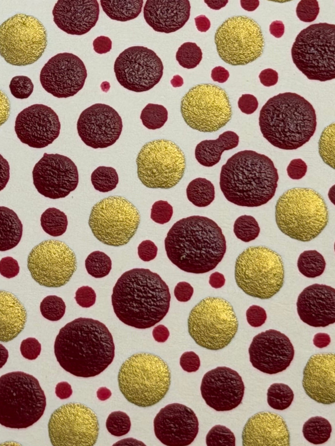 Flowing Constellation Dots: Magenta and Shimmering Gold